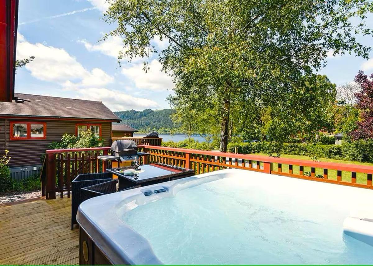 Lodge By The Lake - Lake District - Hot Tub Bassenthwaite Buitenkant foto